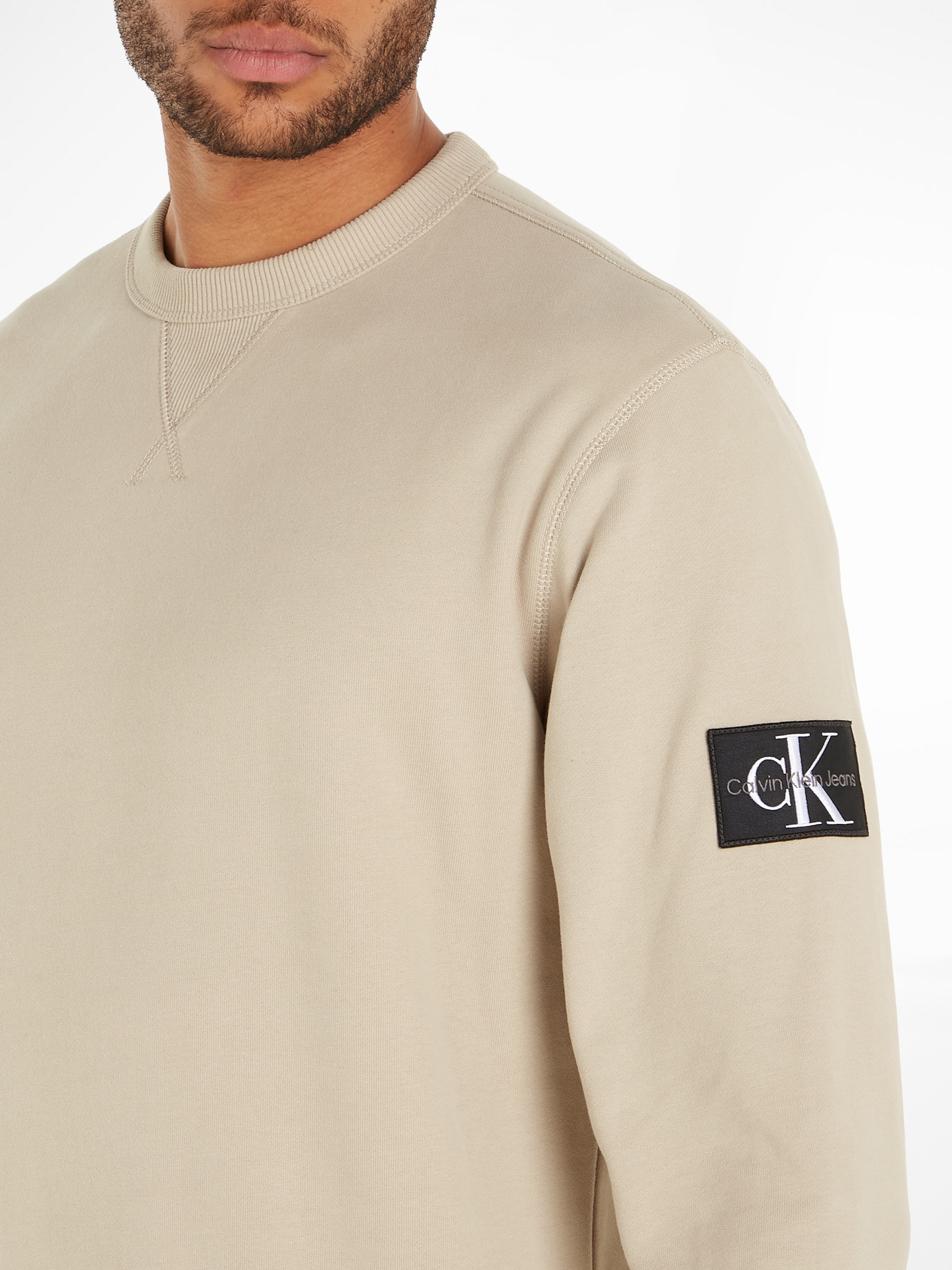 BADGE CREW NECK