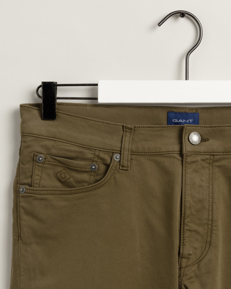 D1. TAPERED SATIN JEANS