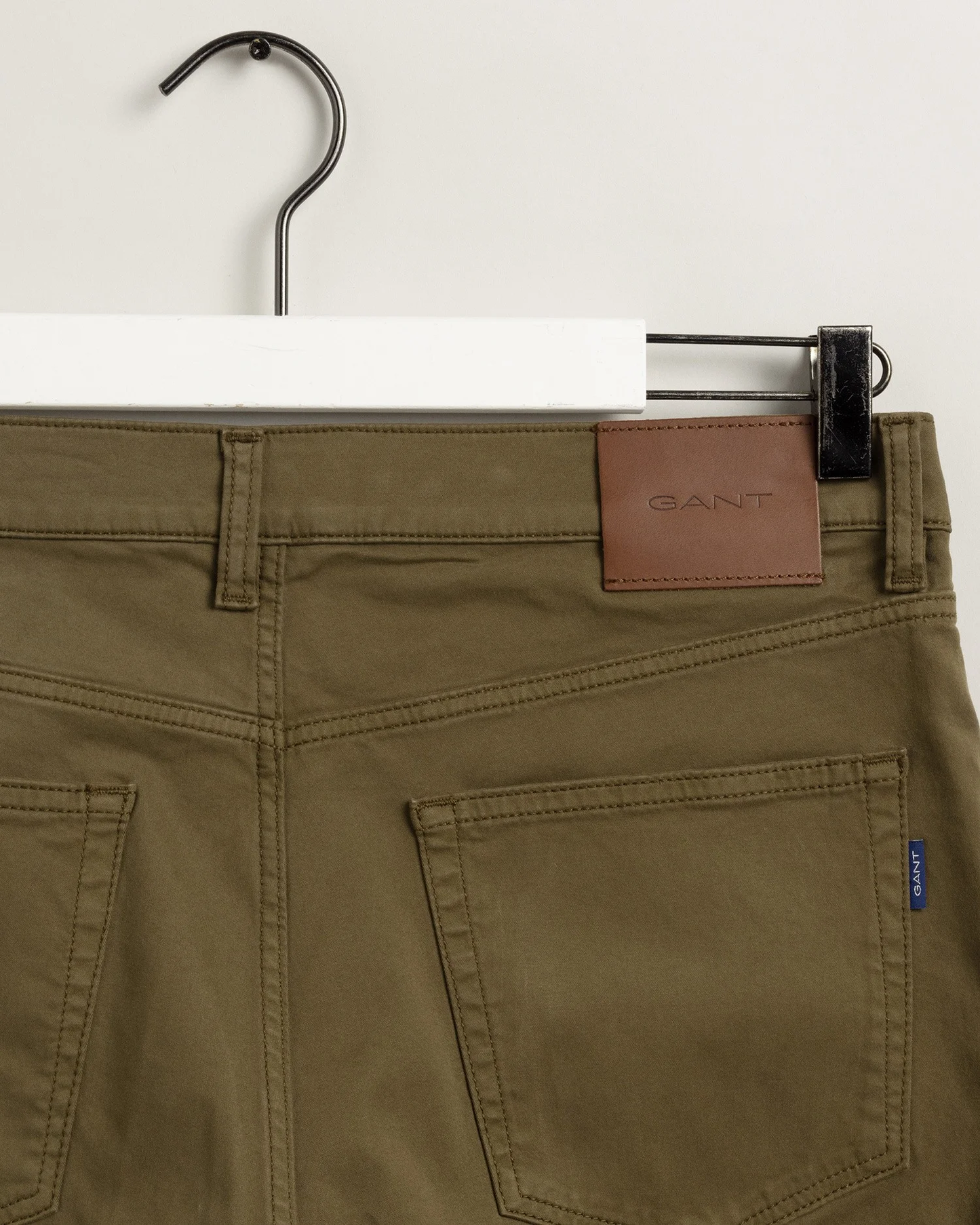 GANT Erkek Koyu Yeşil Tapered Fit Pantolon