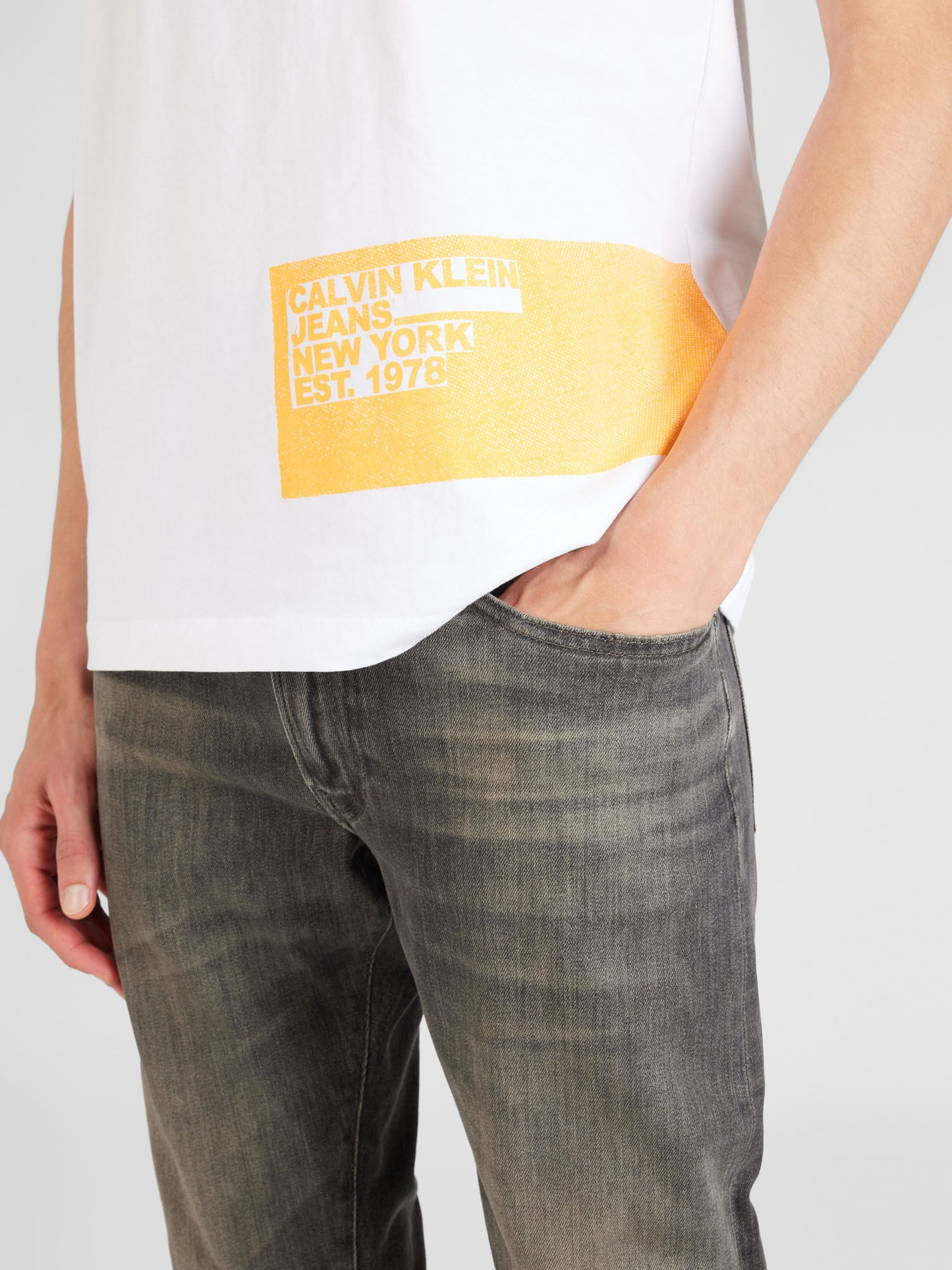 STENCIL BLOCKING LOGO TEE