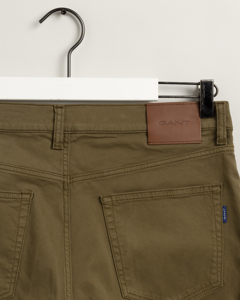 D1. TAPERED SATIN JEANS